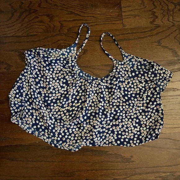 Charlotte Russe Super Flowy Boxy Ditzy Floral Daisy Spaghetti Ruffle Tank Blue - Picture 2 of 4